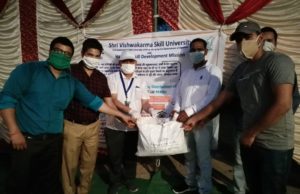 सुरक्षा कवच अभियान में ग्रामीणों को दिये प्रमाण पत्र