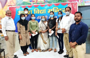 छात्रों के सम्मान में समारोह का आयोजन