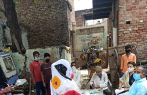 आयुष विभाग द्वारा आदर्श कॉलोनी में किया गया दवा का वितरण