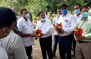 भाजपा विधायक ने एक माह पहले से चल रहे स्कूल कमरों के निर्माण कार्य का तुडवाया नारियल।