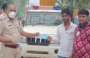 पुलिस का दो दिवशीय जागरूकता कार्यक्रम : फ्री दे रही मास्क