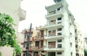 बारिश से झुकी 4 मंजिला बिल्डिंग,पुलिस ने कराया खाली
