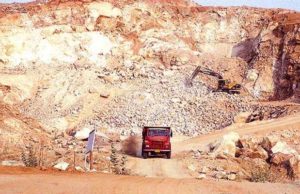 अवैध माइनिंग और पुलिस निगरानी से डमफ़र चोरी का आरोपी गिरफ्तार