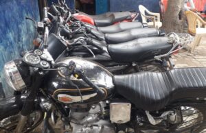 पुलिस रिमांड में चोरी के आरोपी से चोरी की दो मोटरसाइकिल बरामद