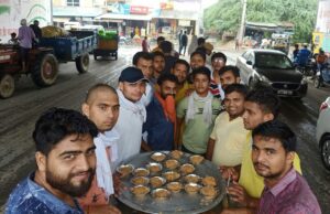 श्री राम मंदिर के भूमि पूजन के उपलक्ष्य मे गाँव कुसलीपुर में हुआ प्रसाद वितरण