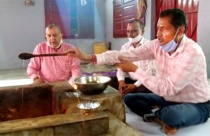 रॉकी मित्तल पहुंचे मां के दर, मुख्यमंत्री मनोहर लाल के पूर्ण स्वस्थ्य होने के लिए कराया हवन