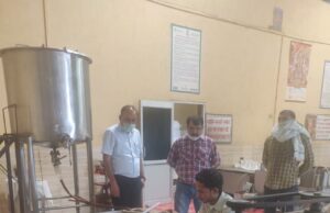 खाद्य एवं आपूर्ति विभाग की टीम ने छापेमारी,खाद्य वस्तुओं के लिए सैम्पल आवाज केसरी