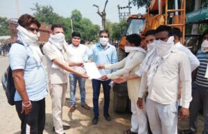 ऑनलाईन ट्रांसर्फर पोलिसी का बिजली कर्मचारियों विरोध प्रर्दशन कर की नारेबाजी