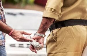 चेकिंग के नाम पर रिश्वत, तीन पुलिसकर्मी सस्पेंड