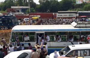 दिल्ली कूच कर रहे किसानों पर पानीपत में दागे गए आंसू गैस के गोले, कई हिरासत में आवाज केसरी