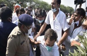 हाई वोल्टेज ड्रामा- धक्का-मुक्की के दौरान नेता जी गिरे,कार्यकर्ताओं पर पुलिस ने भांजी लाठी,पढिये पूरी रिपोर्ट आवाज केसरी
