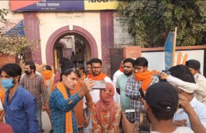 नाबालिग से रेप मामले में विहिप और बजरंग दल आदि संगठनों ने महिला थाने पर काटा बवाल