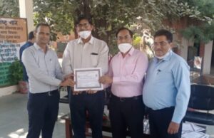 बेहतर कार्य के लिए शिक्षकों को किया सम्मानित