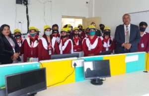 किस सरकारी स्कूल के बच्चों ने केसीएम वर्ल्ड स्कूल का भ्रमण किया