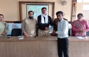 किसने कहां पर विद्यार्थियों को सड़क सुरक्षा के नियमों की दी जानकारी
