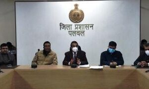 जिला उपायुक्त की अधिकारीयों के साथ मासिक समीक्षा बैठक में क्या हुआ
