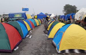 किसानों के लिए यूके से आये एयर-वाटर प्रूफ पोर्टेबल टेंट लगाये