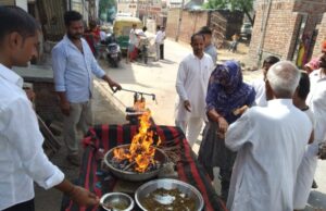 कोरोना को हराने के लिए किया हवन