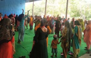 जिले में लगे तीज मेले में सांस्कृतिक गीतों पर जमकर थिरकी महिलाएं