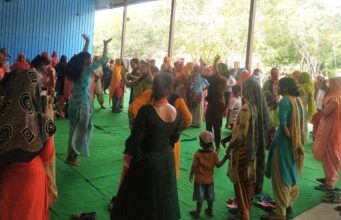 जिले में लगे तीज मेले में सांस्कृतिक गीतों पर जमकर थिरकी महिलाएं