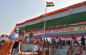 महान शहीदों की बदौलत ले रहे हैं हम आजादी की खुली फिजां में सांस : आयुक्त संजीव वर्मा