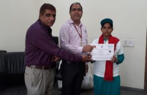 स्वयं सहायता समूह की महिलाओं के प्रमाणपत्र वितरित किये