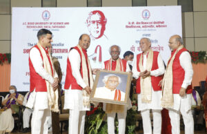 विश्वविद्यालयों को औद्योगिक सहभागिता में कौशल पाठ्यक्रमों पर देना होगा ध्यानः बंडारू दत्तात्रेय