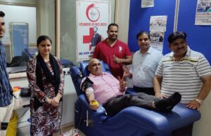 जन्मदिन पर 36वीं बार रक्तदान करते हुए थैलेसीमिया पीड़ित बच्चे को उपलब्ध कराया रक्त