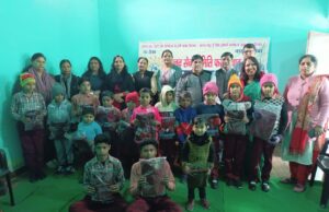 तुलसी विद्या निकेतन स्कूल में जर्सी वितरीत