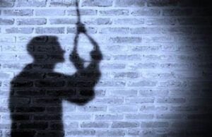 बिजली के तार से युवक ने फांसी लगाकर की आत्महत्या