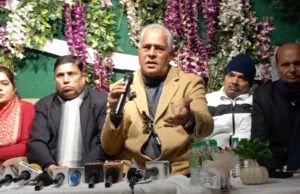 अब दो पैसे के सिपाही लोगों के मोबाइल इंटरसेप्ट करेंगे: दलाल