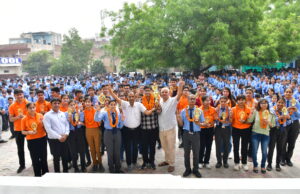 जीवन ज्योति के टॉपर्स और अभिभावकों को किया गया सम्मानित