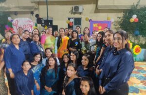 पिता की याद में प्रतिभाशाली बच्चों को दी मुफ्त शिक्षण सामग्री