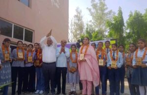 पलवल: संजना वर्मा 12वीं टॉपर रही,478 अंक लेकर किया नाम रोशन; IAS बनना चाहती है, स्कूलों में अच्छे परिणाम पर जश्न