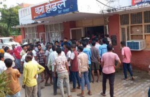 युवक के अपहरण के बाद कुकर्म कर हत्या से गुस्साए ग्रामीणों ने होडल थाने का घेराव किया