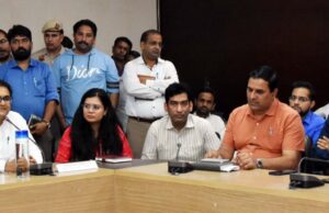 प्रदेश सरकार में राज्य मंत्री बनने पर गौरव गौतम ने अधिकारियों के साथ पहली मीटिंग में दिखाए तेवर